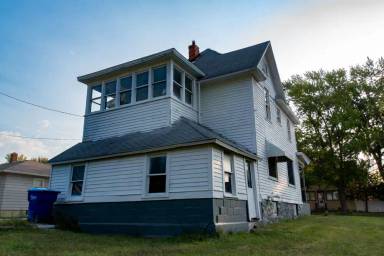 Main picture of 110 3rd Ave NW