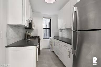 Main picture of 15 W 55th St
