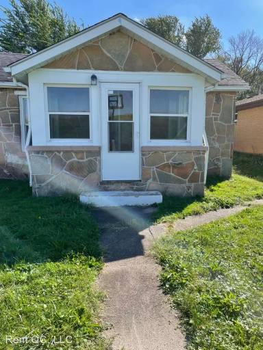 Main picture of 624 1st Ave