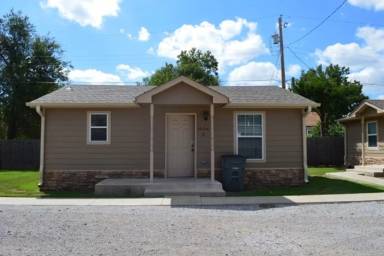 Main picture of 1602 NW Lindy Ave