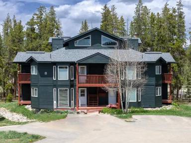 Main picture of 753 Mulligan St