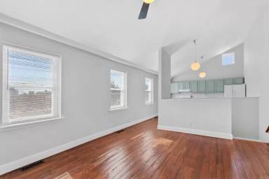 Main picture of 932 W College Ave