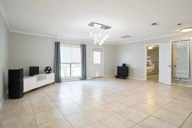 Main picture of 6763 Hill Ct