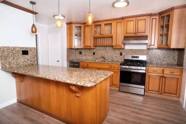 Main picture of 10019 Balboa Blvd