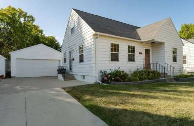 Main picture of 1015 8th Ave NW