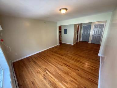 Main picture of 99 4th St