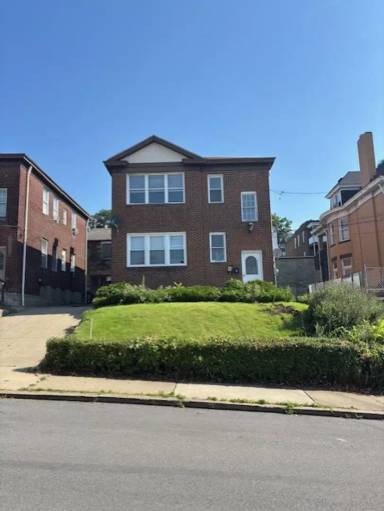 Main picture of 2721 Pyramid Ave