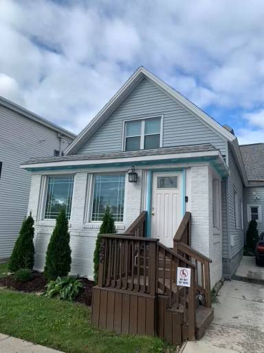 Main picture of 582 Amherst St