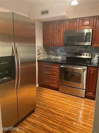 Main picture of 706 Gardens Dr
