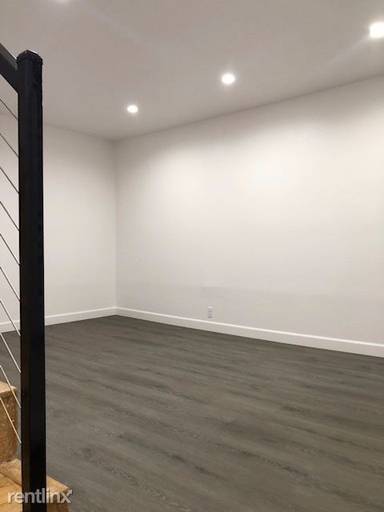 Main picture of 251 W Dryden St