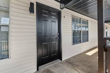 Main picture of 825 N Leverett Ave