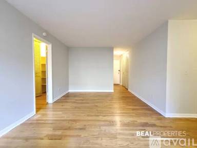 Main picture of 510 W Briar Pl