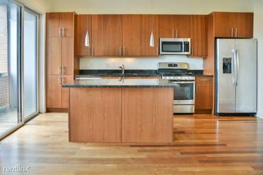 Main picture of 1354 W Augusta Blvd