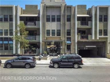 Main picture of 230 S Jackson St