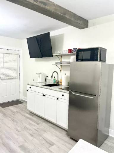 Main picture of 2314 Woodlawn Cir W