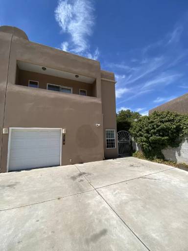 Main picture of 401 Ash St NE