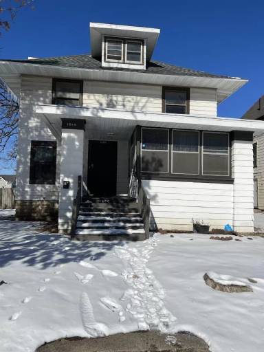 Main picture of 1600 B Ave NE