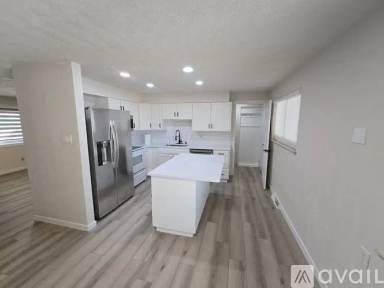 Main picture of 3201 W Radcliff Ave