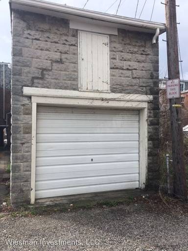 Main picture of 131 W Jackson St