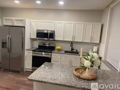Main picture of 933 Woodward Ave