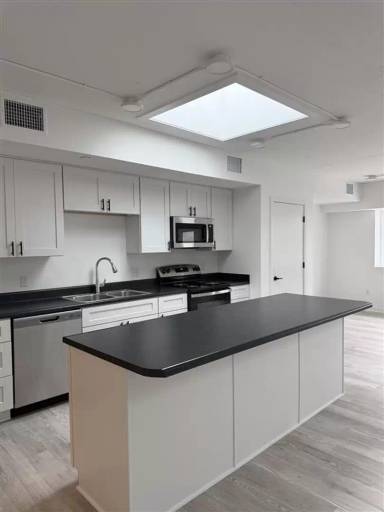 Main picture of 400 S 7th St