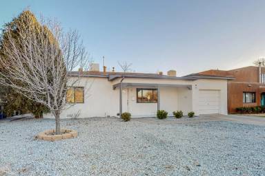 Main picture of 4700 Robin Ave NE