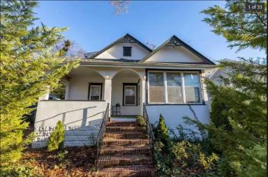 Main picture of 208 Huron Ave