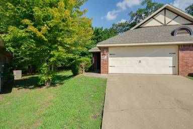 Main picture of 1963 E Peppervine Dr