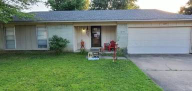 Main picture of 2321 S Ironwood Ave