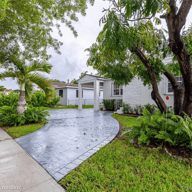 Main picture of 5771 SW 14th St