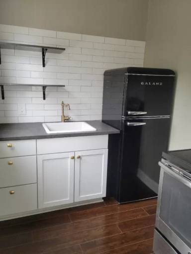 Main picture of 209 E Rosewood Ave