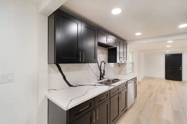Main picture of 516 5th Ave NE