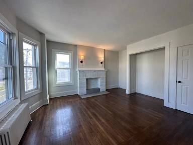 Main picture of 193 E Main St