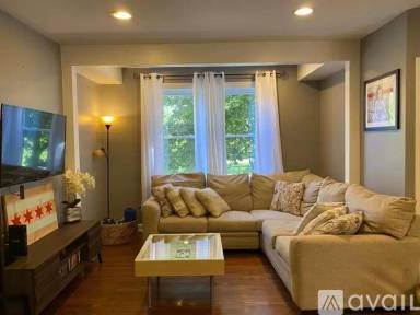 Main picture of 5148 N Avers Ave
