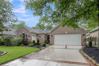 Main picture of 204 W Pines Dr