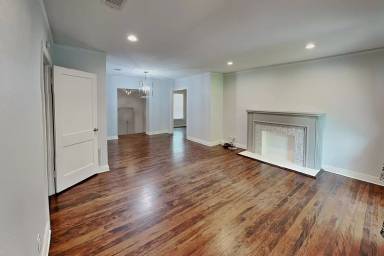 Main picture of 4225 Lovell Ave