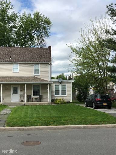Main picture of 220 Rombout Ave