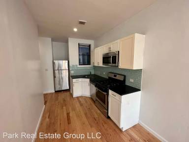 Main picture of 323 Chauncey St