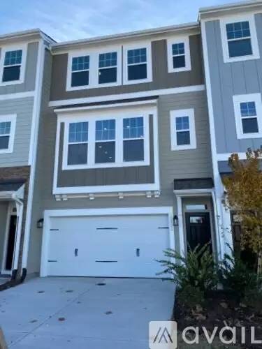 Main picture of 1120 Commack Dr