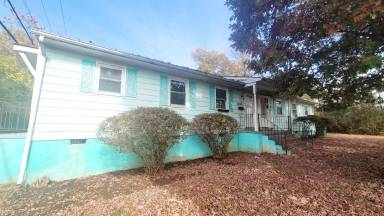 Main picture of 2696 Byron St