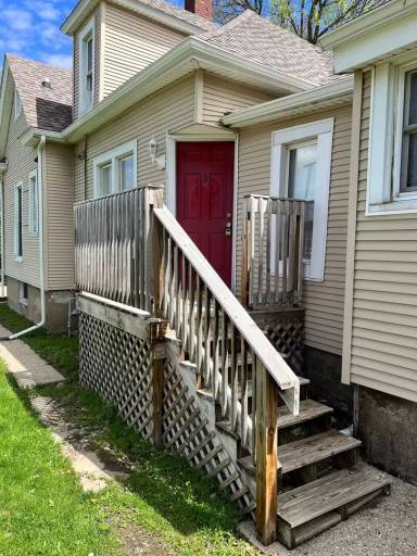 Main picture of 704 E Main St
