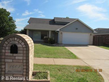 Main picture of 1602 SE Pinewood Dr