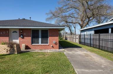 Main picture of 803 Camelia St