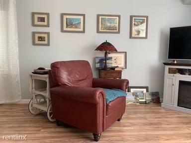 Main picture of 401 Village Walk