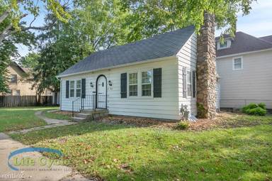 Main picture of 300 Marion Ave NW