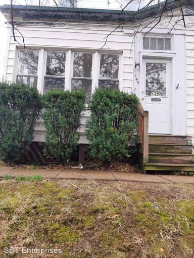 Main picture of 145 Monroe Ave