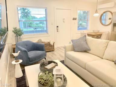 Main picture of 1860 Venice Park Dr