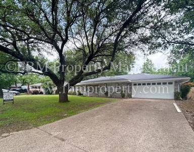Main picture of 2401 Renee St