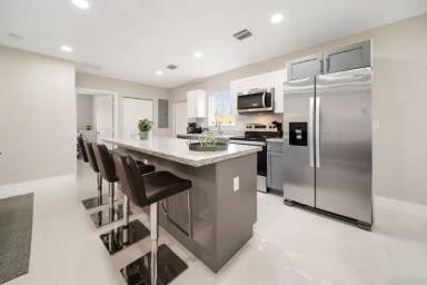 Main picture of 1772 NW 55th St