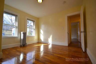 Main picture of 185 Lake St